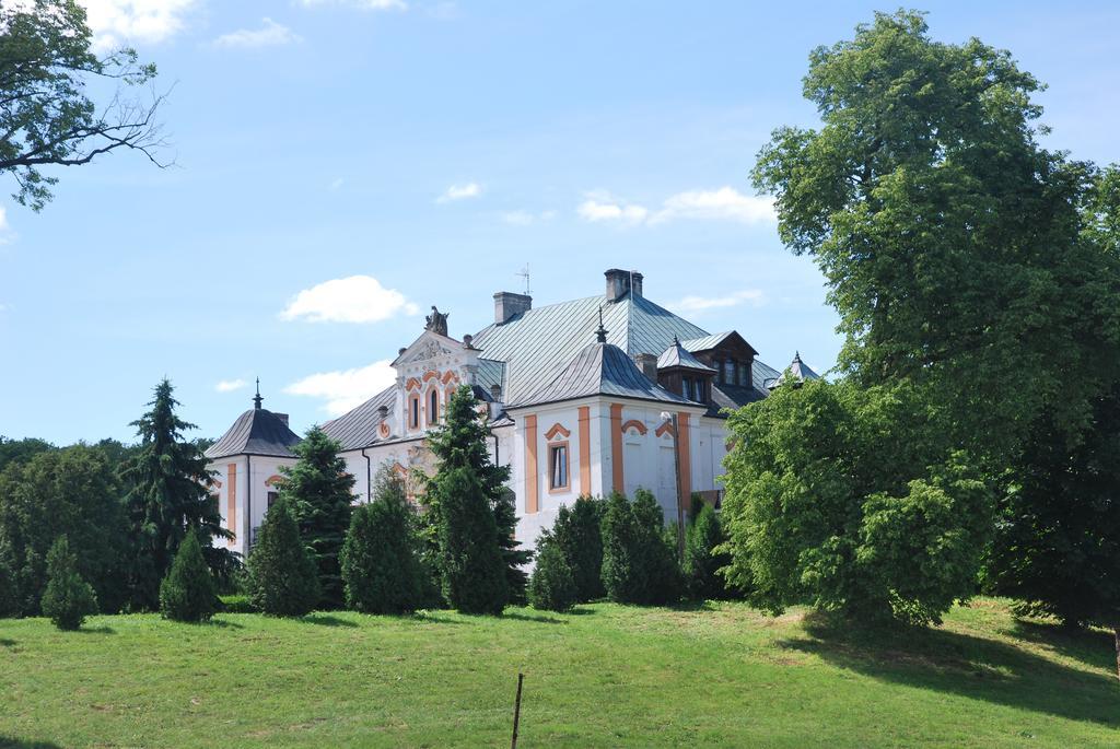 Palac W Czyzowie Szlacheckim Czyżów Szlachecki Kültér fotó